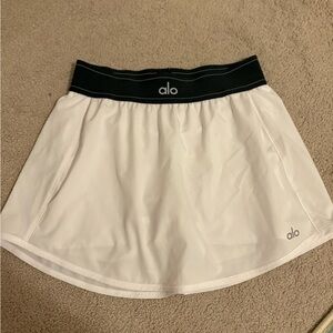 ALO Yoga - match point tennis skirt (white)